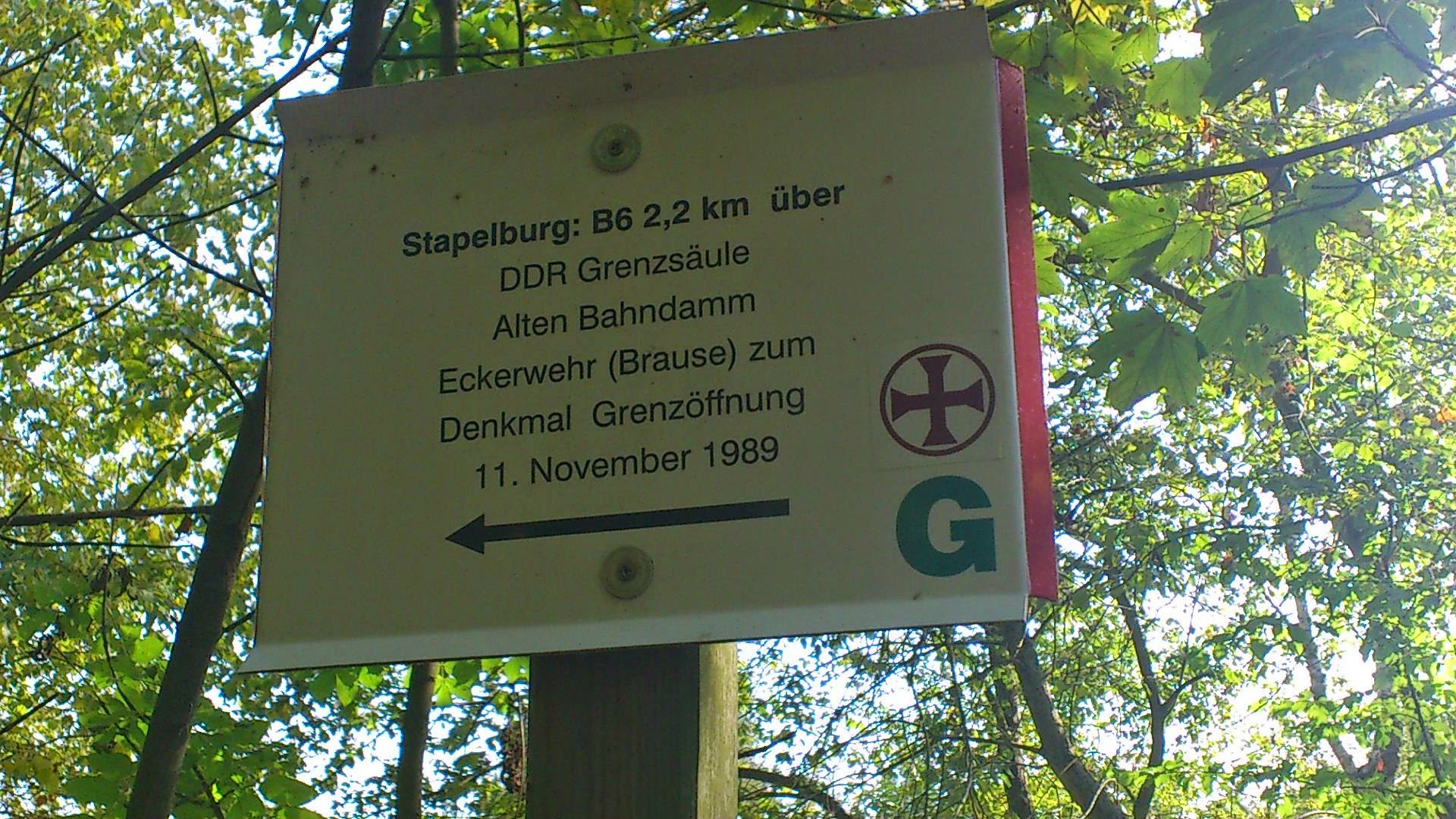 bord op de oost-west grens Stapelbrug met verwijzing naar Denkmal Grenzöffnung 11 november 1989