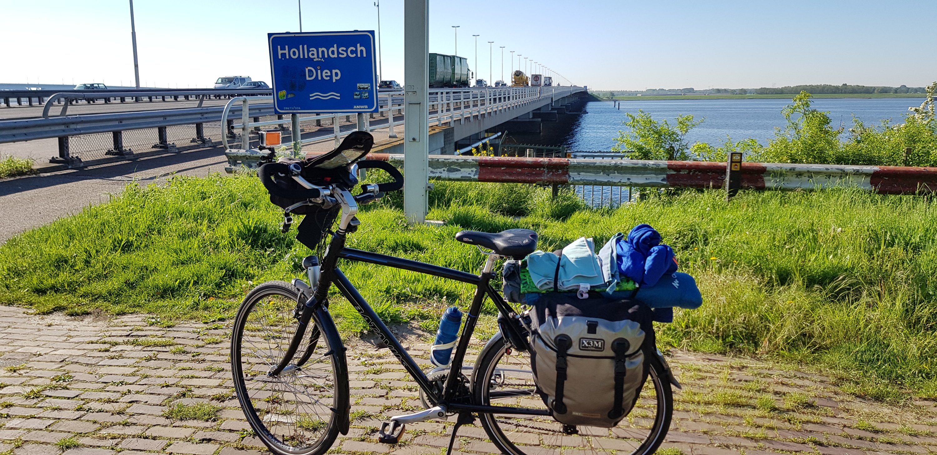 Hollands Diep onderweg tijdens de Stedenroute Amsterdam–Brussel