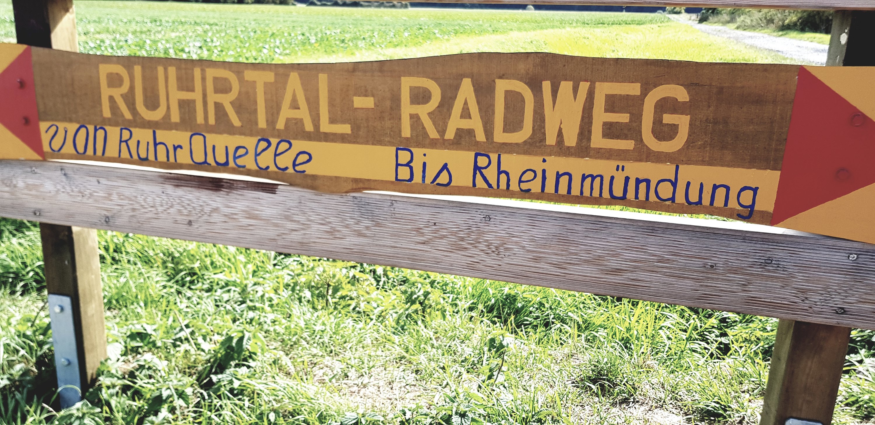 Signpost for Ruhrtahl-Radweg cycling route, indicating the path from Ruhrquelle to Rheinhaus.