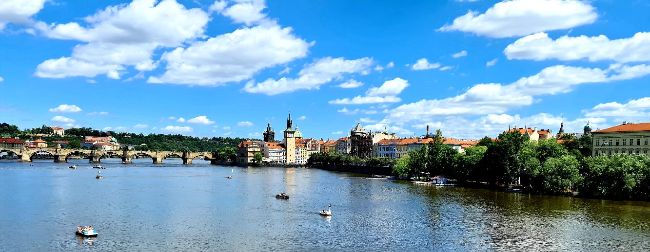 De Moldau in Praag aan het einde van de fietsreis