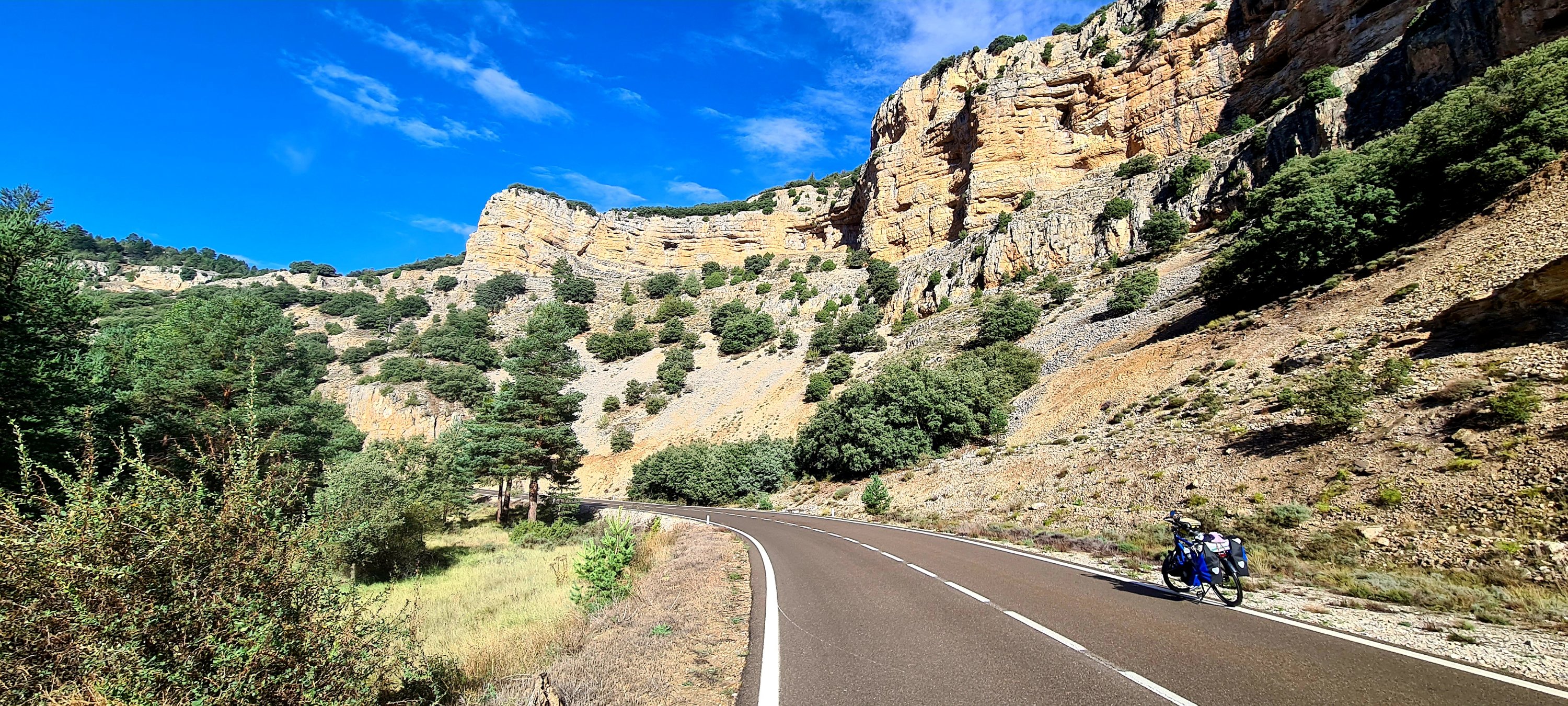 AL14 De Laguña van Uña (Albarracín  – Uña 78 km 919 hm) & Podcastaflevering #44