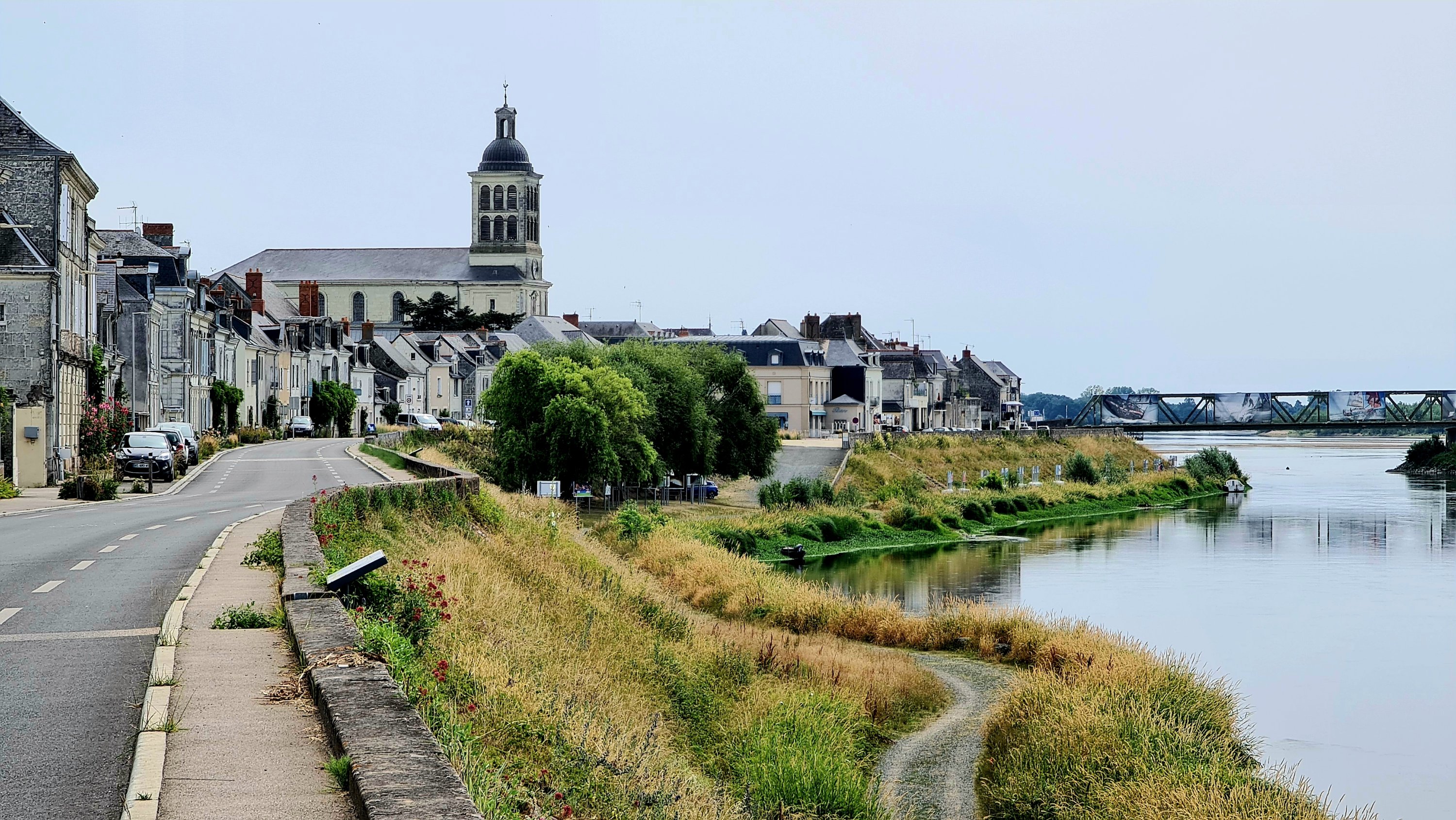 weg langs de Loire in Loire-Authion, France