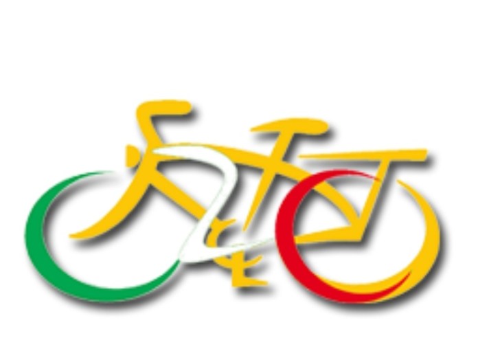 zichtbaar is het logo van C2C in de vorm van een fiets met kleuren van de Italiaanse vlag Fietstocht Coast to Coast in Bicicletta