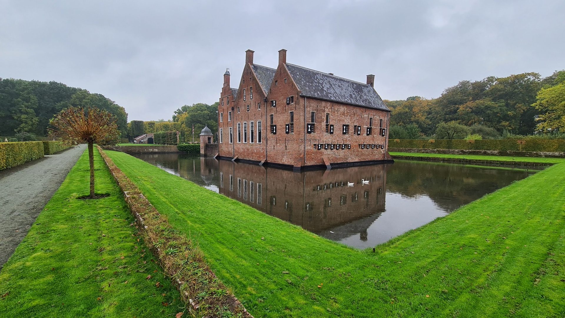 Menkemaborg in Uithuizen. Foto: Henrik Kos.