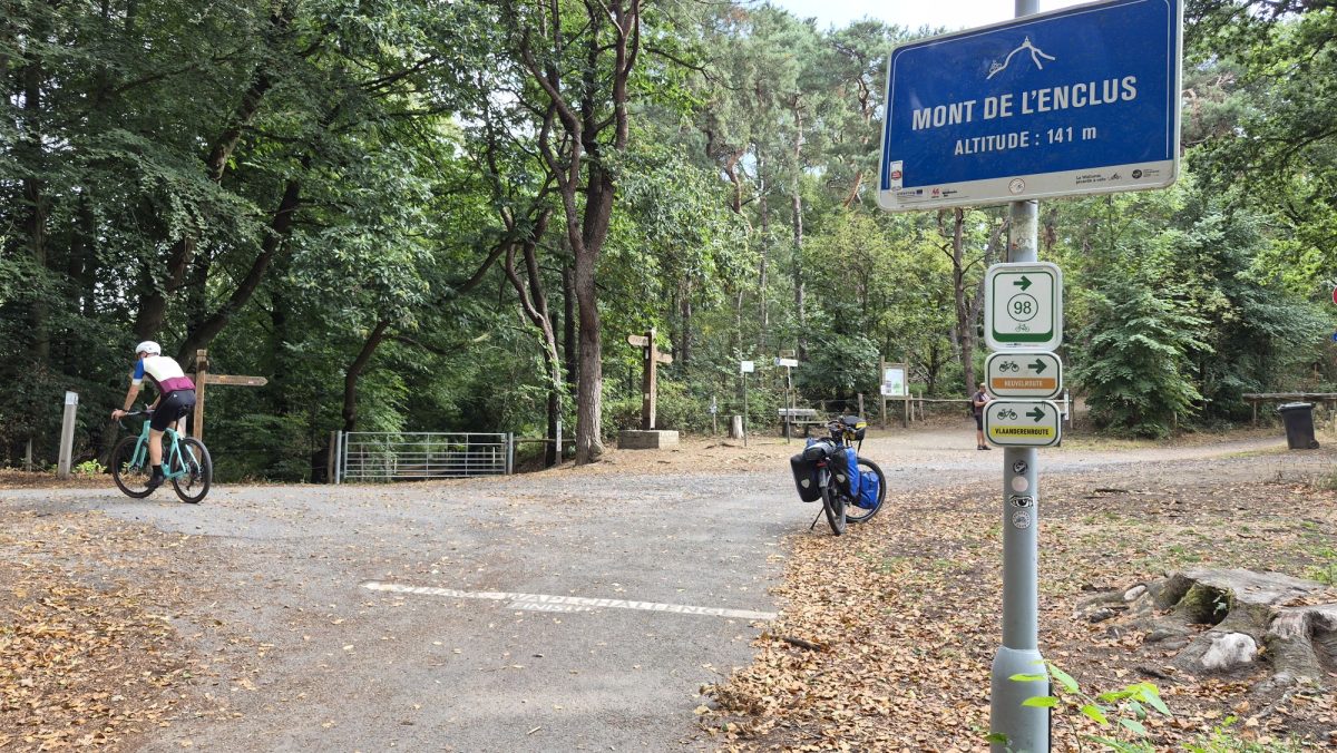 VB fietsers op de Mont Encluis